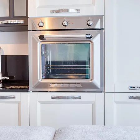 Easylife - Eleganza Moderna Vicino A Life Apartment
