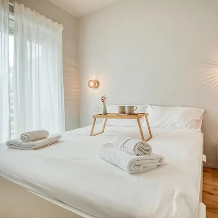 Easylife - Eleganza Moderna Vicino A Life