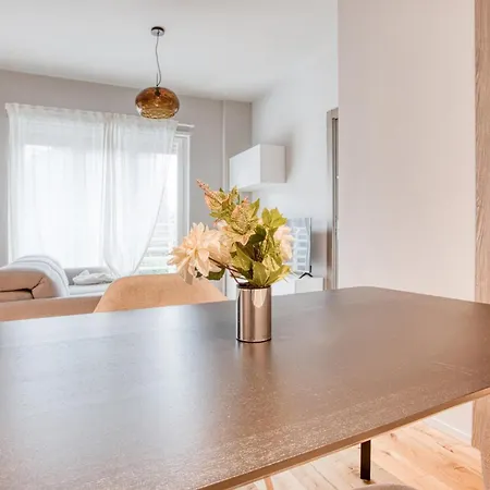 Easylife - Eleganza Moderna Vicino A Life Apartment