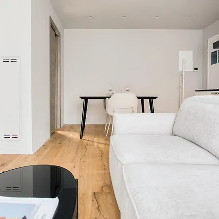 Easylife - Eleganza Moderna Vicino A Life